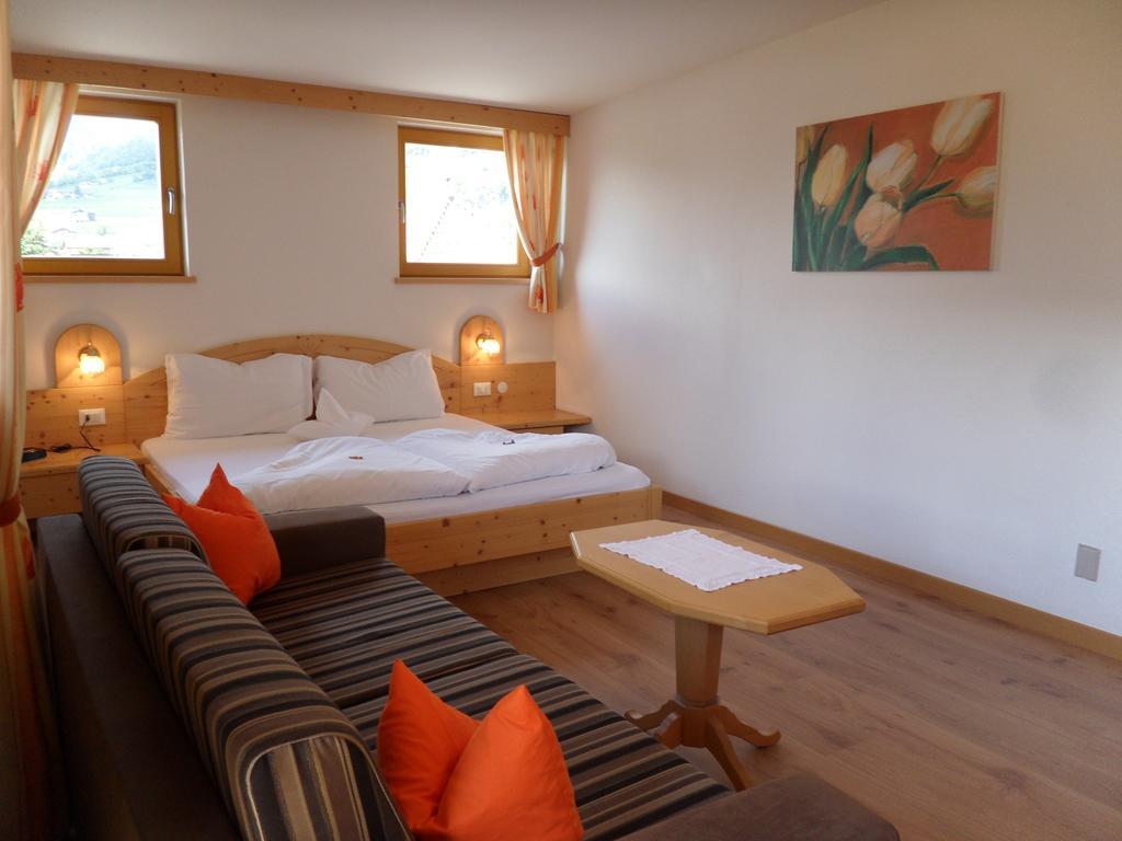 Hotel Fleuralp チェルメス 部屋 写真