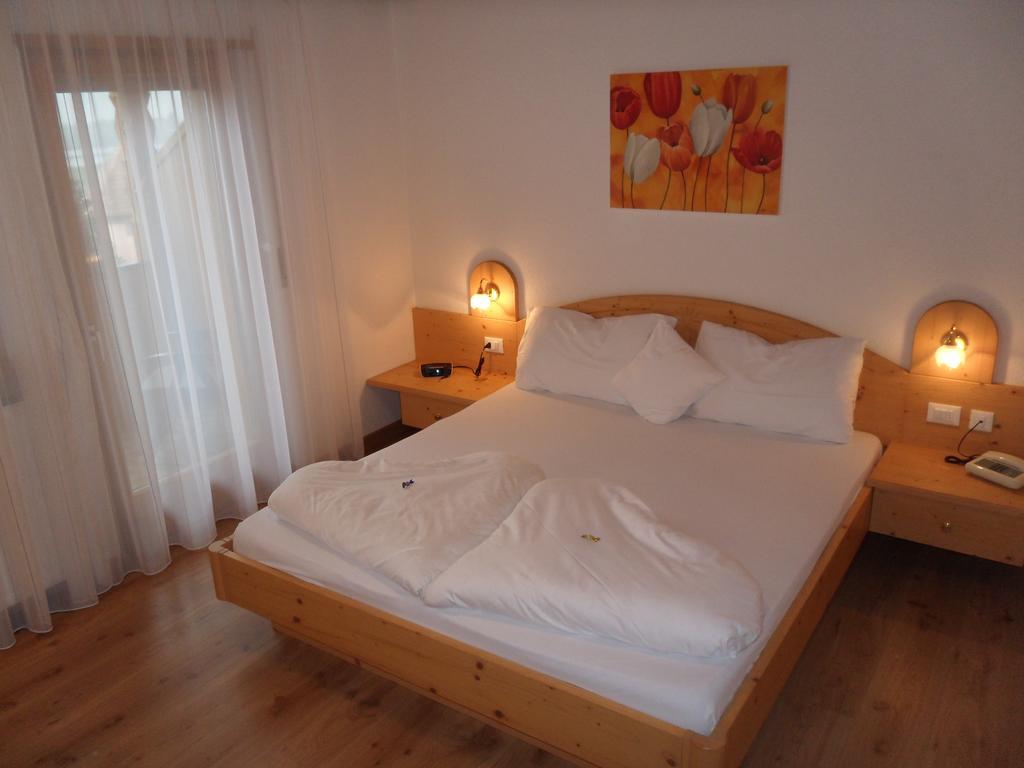 Hotel Fleuralp チェルメス 部屋 写真