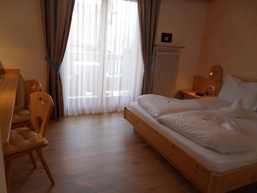 Hotel Fleuralp チェルメス 部屋 写真