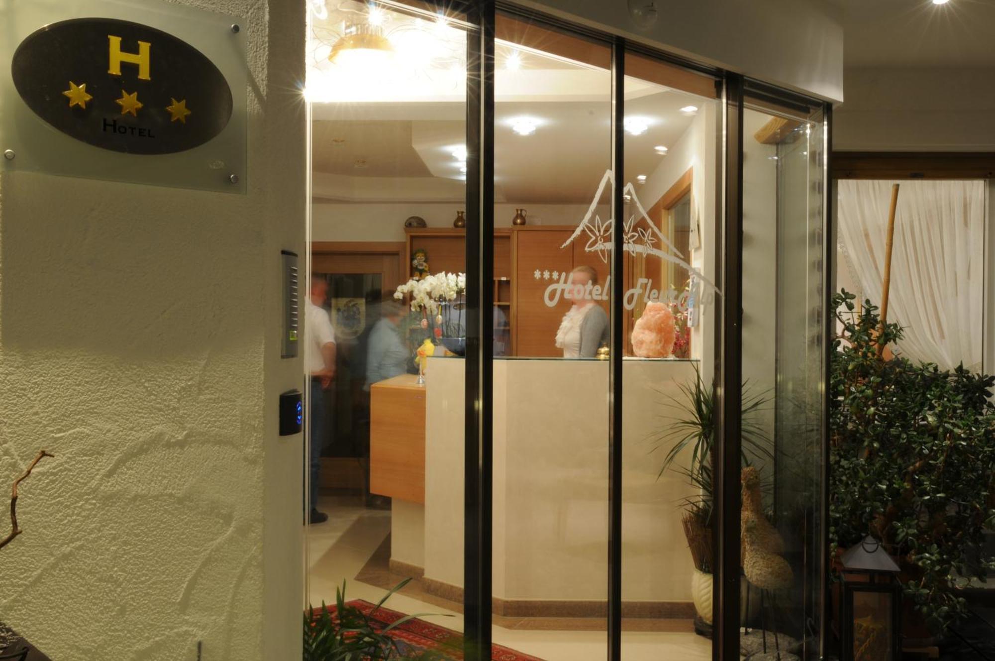Hotel Fleuralp チェルメス エクステリア 写真
