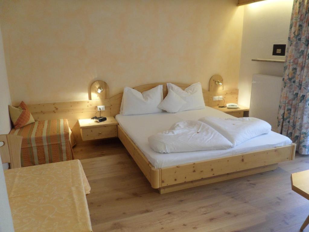 Hotel Fleuralp チェルメス 部屋 写真